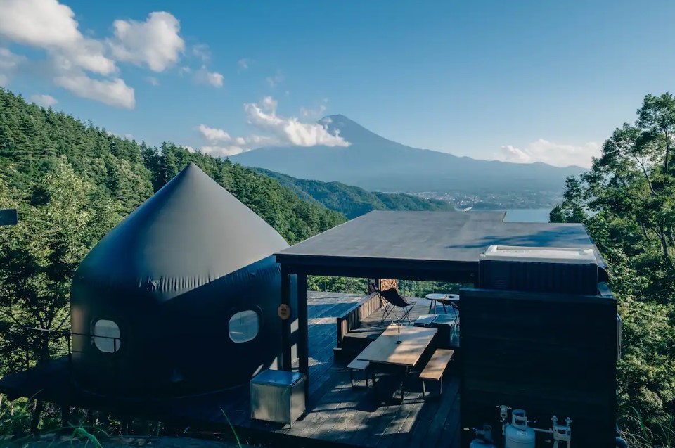 Fantastic view of Mt. Fuji and Lake Kawaguchiko [QOO house]