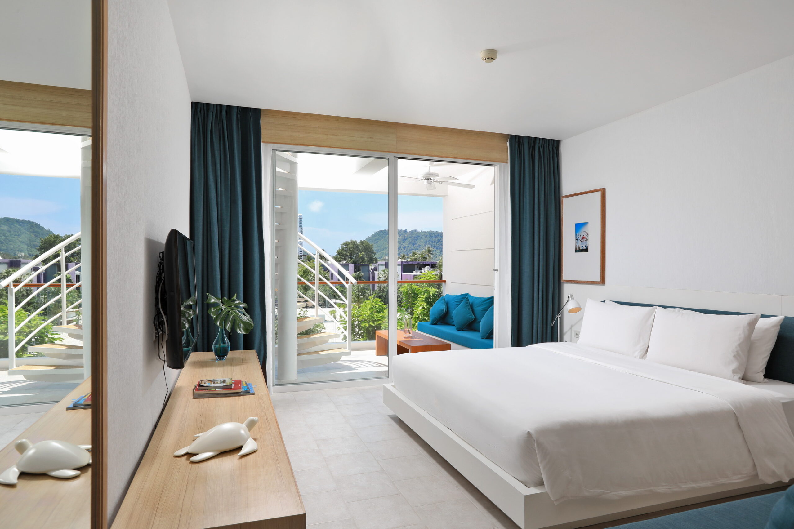 5D4N NAP PATONG + CITY TOUR 6-8 hrs.+ DAY TRIP PHIPHI KHAI MAYA BY SPEEDBOAT + James Bond-Khai Speedboat + Canoe